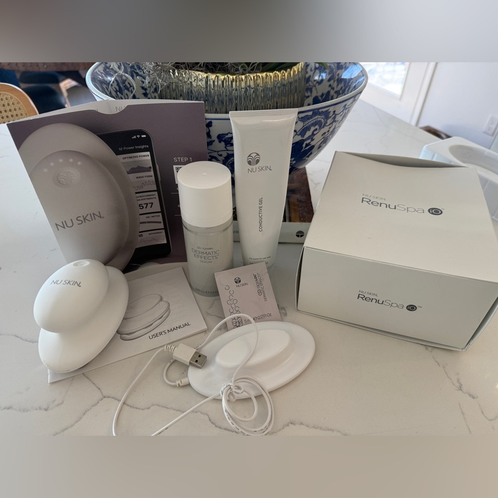 Nuskin Renu spa + conductive gel and BONUS Dermatic Serum. Used for a month.